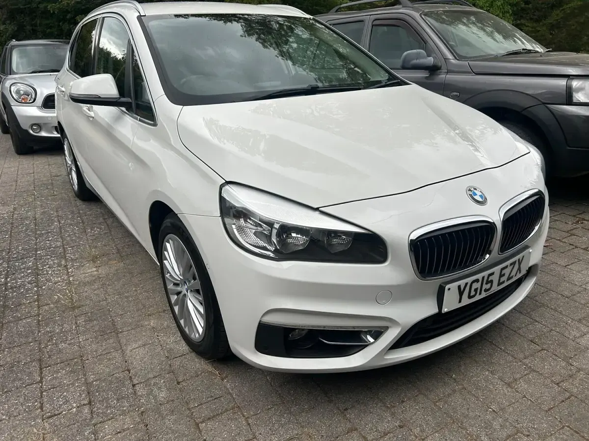 Used BMW 220 Luxury Line 2015 White Hatchback