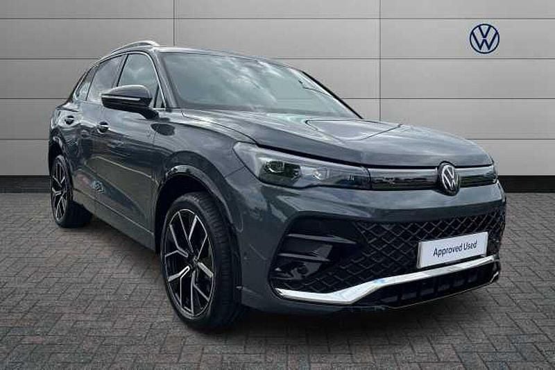 Used 2025 VW Tiguan SUV | £35,375 (A bit pricey) - Image 1/4