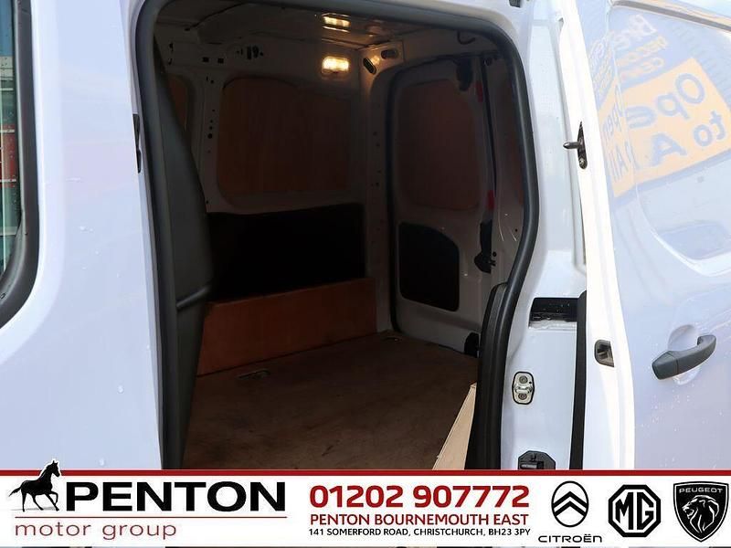 Used Vauxhall Combo 100 HP (73 kW) 2024 White MPV