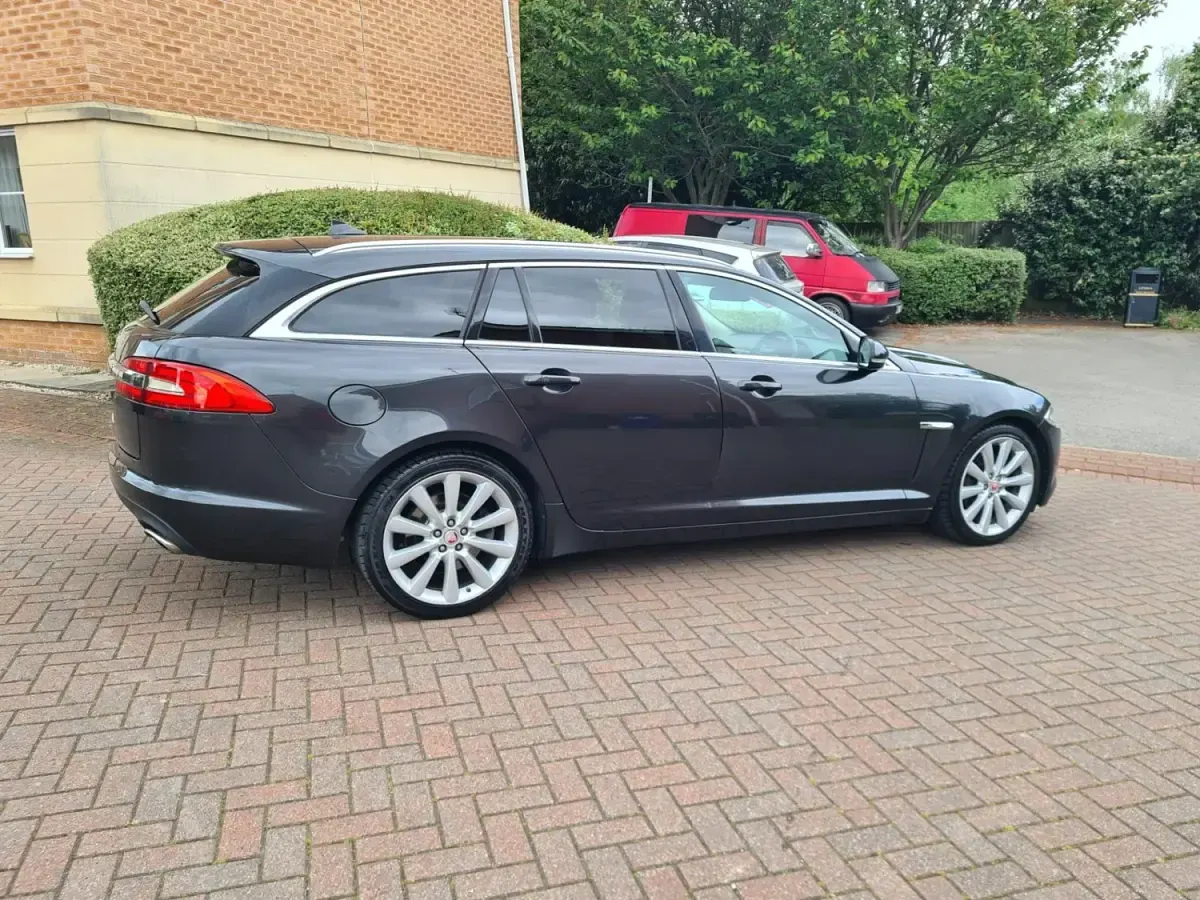 Second-hand Jaguar XF Portfolio 2015 Gri Break