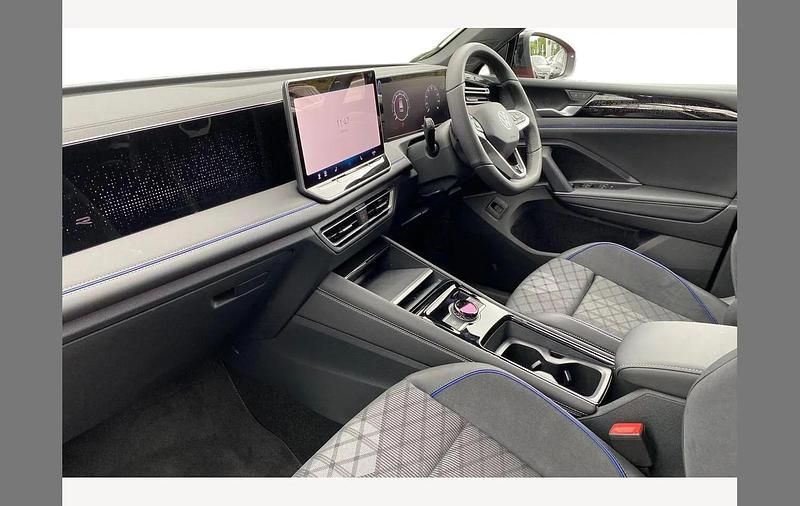 Used VW Tiguan R-line 148 HP (108 kW) 2025 Red SUV