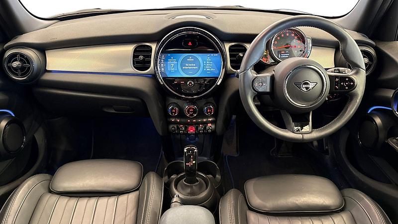 Używany Mini Cooper Exclusive 134 KM (98 kW) 2023 Czarny Hatchback