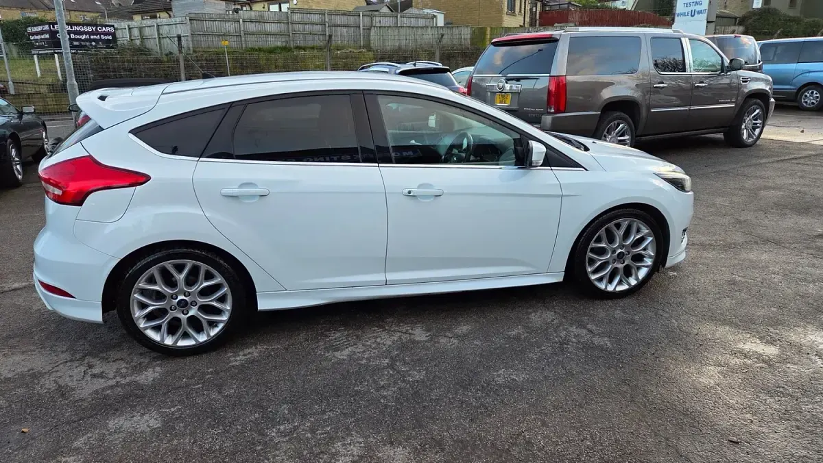 Used Ford Focus Zetec 2015 White Hatchback