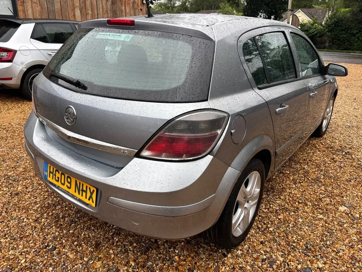 Used Vauxhall Astra Active 115 HP (84 kW) 2009 Silver Hatchback
