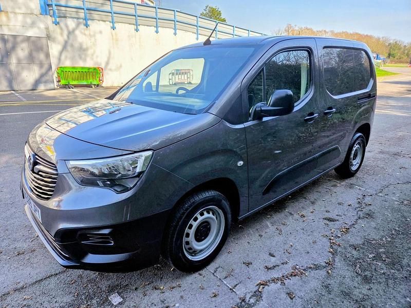 Used Vauxhall Combo Edition 100 HP (73 kW) 2019 Grey MPV