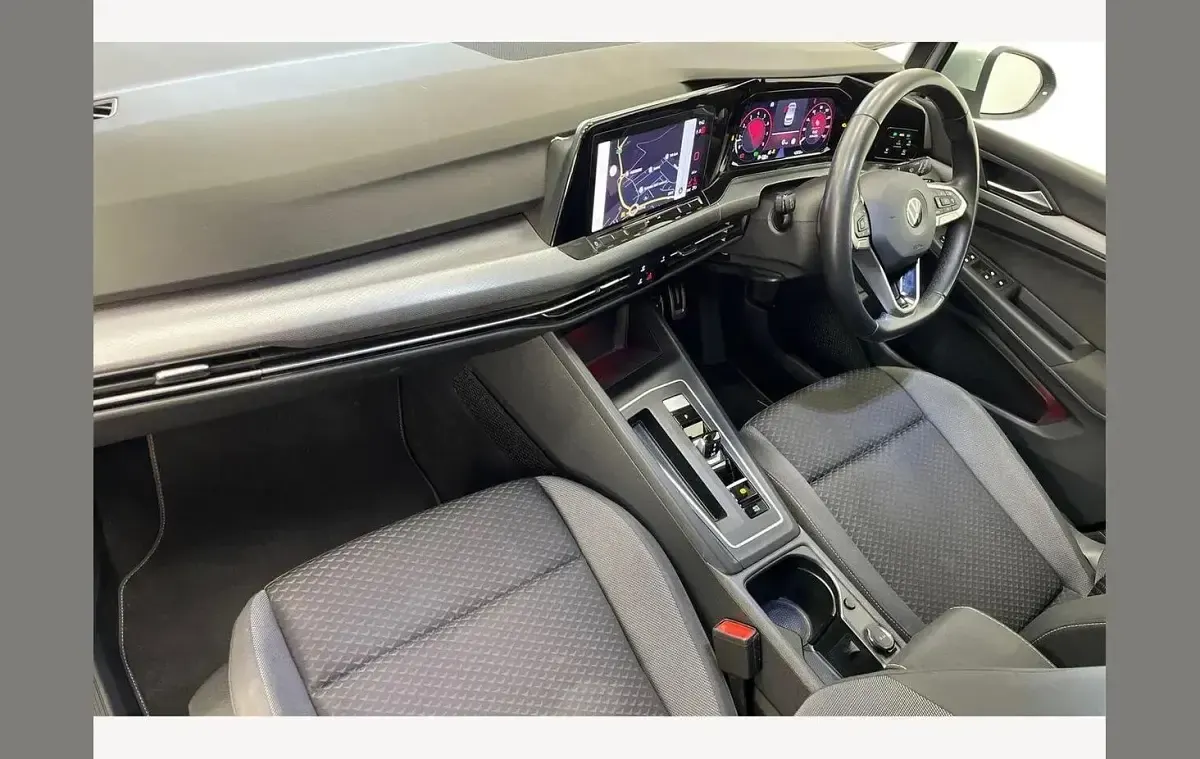 Used VW Golf VIII Active 130 HP (95 kW) 2022 Silver Hatchback