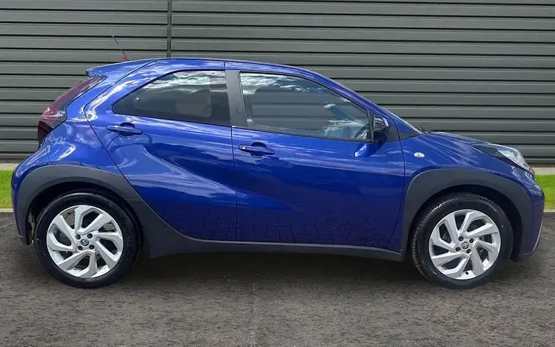 Used Toyota Aygo X PURE 72 HP (52 kW) 2025 Blue SUV