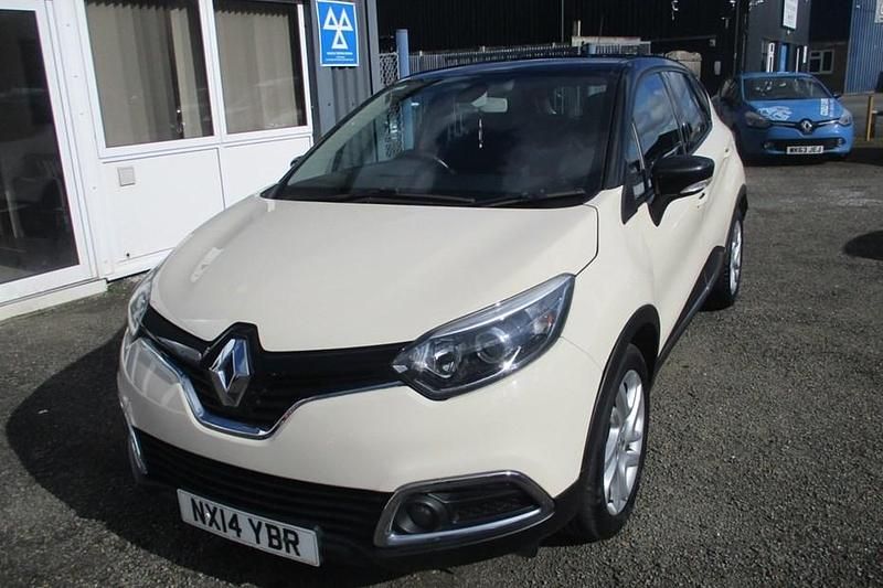 Used Renault Captur Dynamique 90 HP (66 kW) 2014 Cream SUV