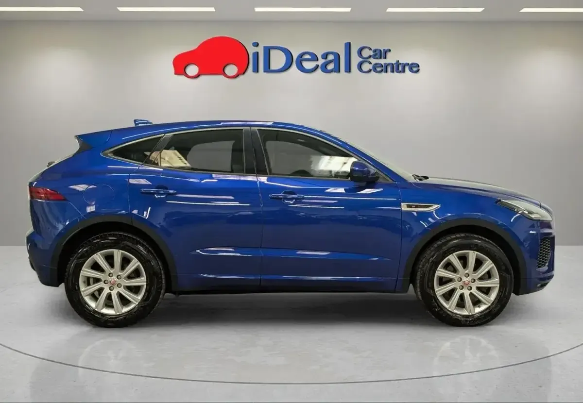 Usado Jaguar E-Pace R-Dynamic 180 HP (132 kW) 2018 Azul SUV