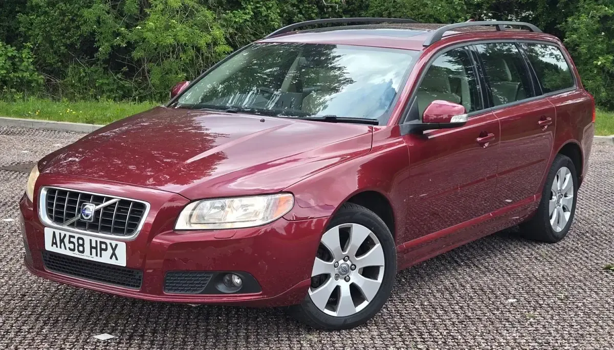 Used Volvo V70 SE 2008 Red Estate