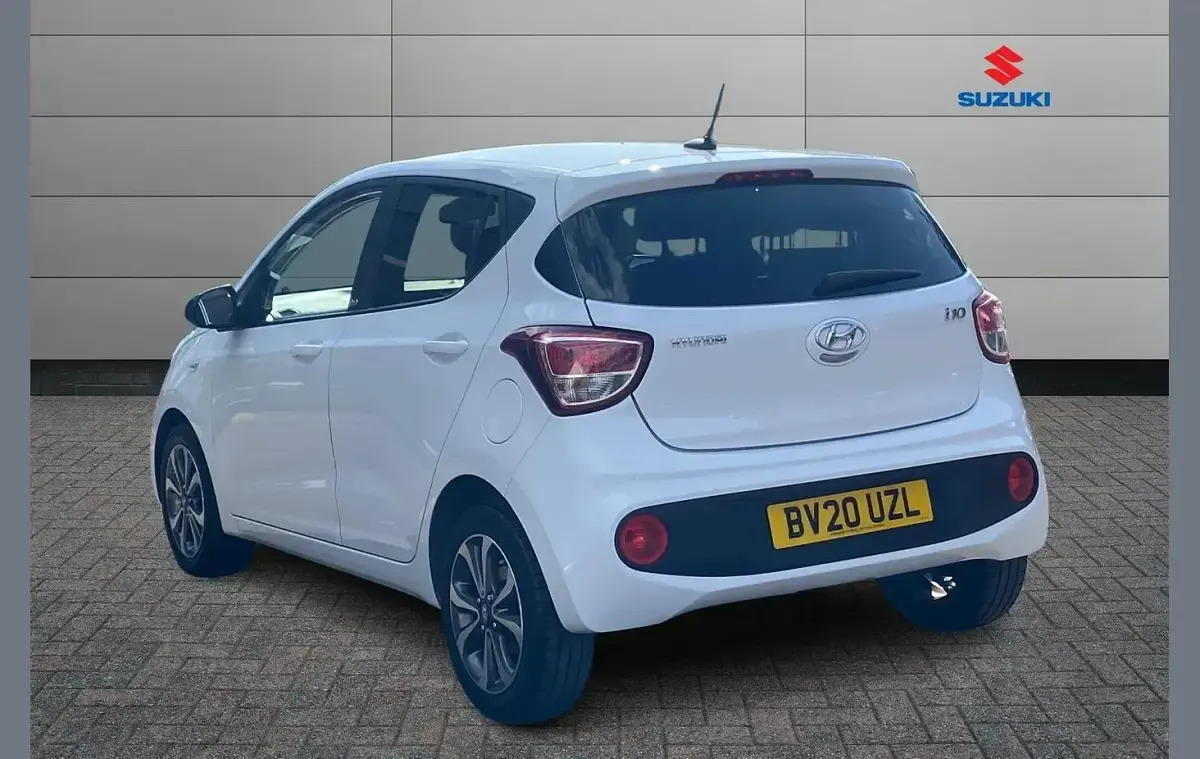 Used Hyundai i10 65 HP (47 kW) 2020 White Hatchback