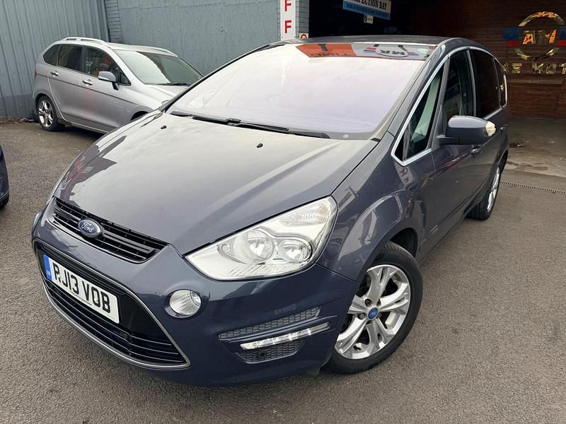 Usado Ford S-MAX Titanium 140 HP (102 kW) 2013 Cinzento Monovolume