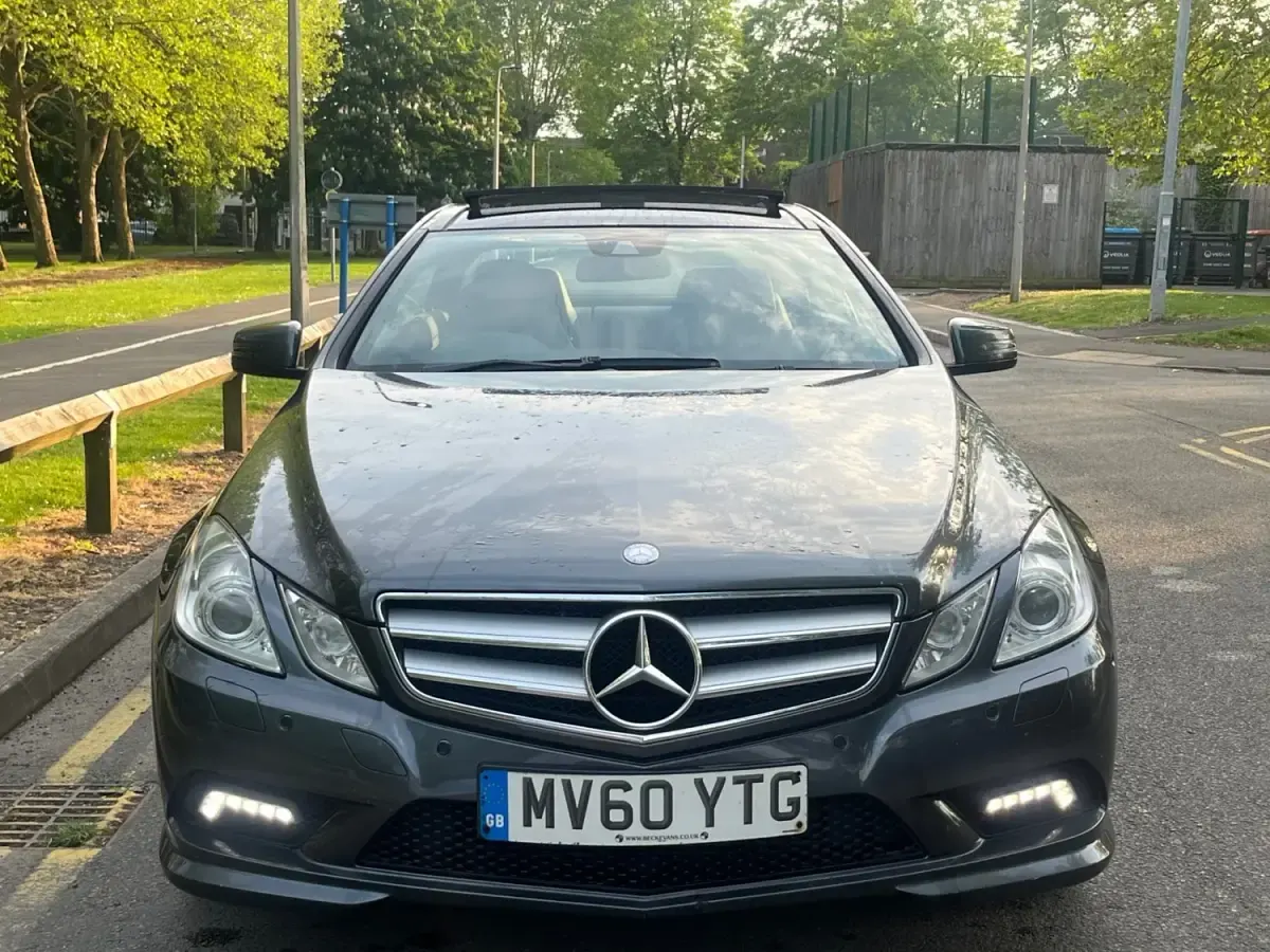Usado Mercedes E350 2010 Cinzento Coupé
