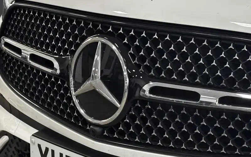 Used Mercedes GLC300 Urban 313 HP (230 kW) 2025 White SUV