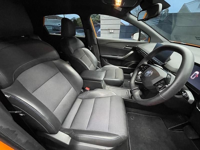 Used MG MG4 EV Trophy 150 kW (204 HP) 2022 Orange Hatchback