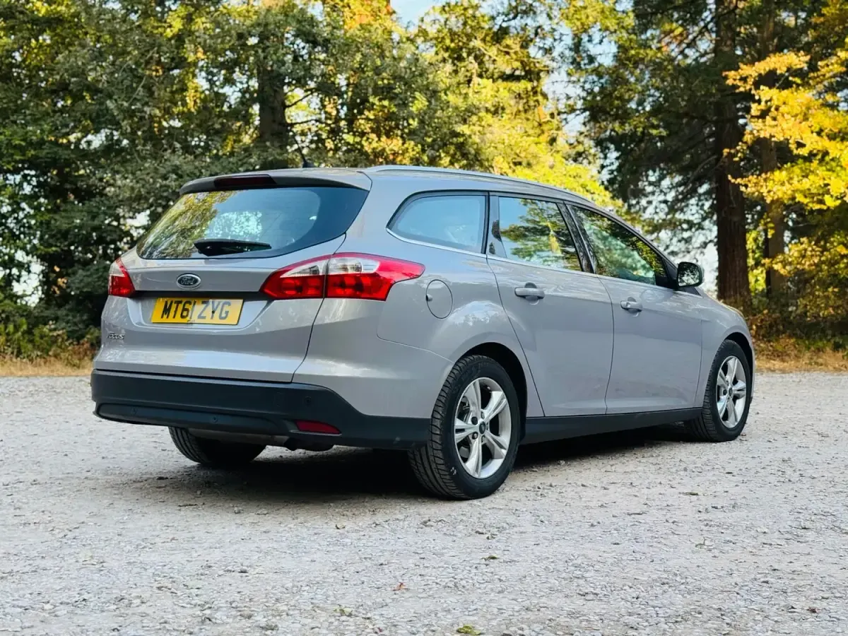 Used Ford Focus Zetec 123 HP (90 kW) 2012 Silver Estate