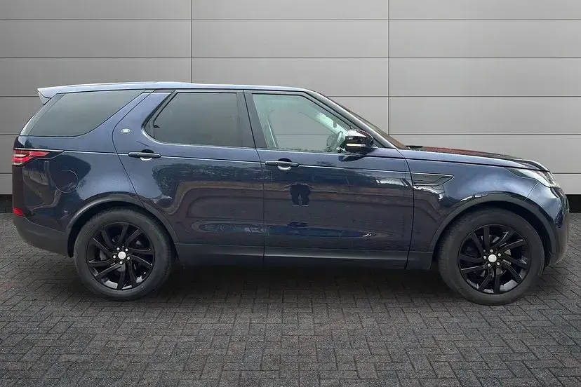 Used Land Rover Discovery HSE 240 HP (176 kW) 2018 Loire blue SUV