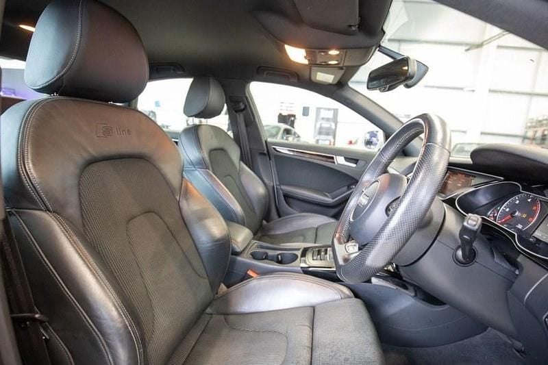 Begagnad Audi A4 Black Edition 150 HK (110 kW) 2014 Vit Sedan