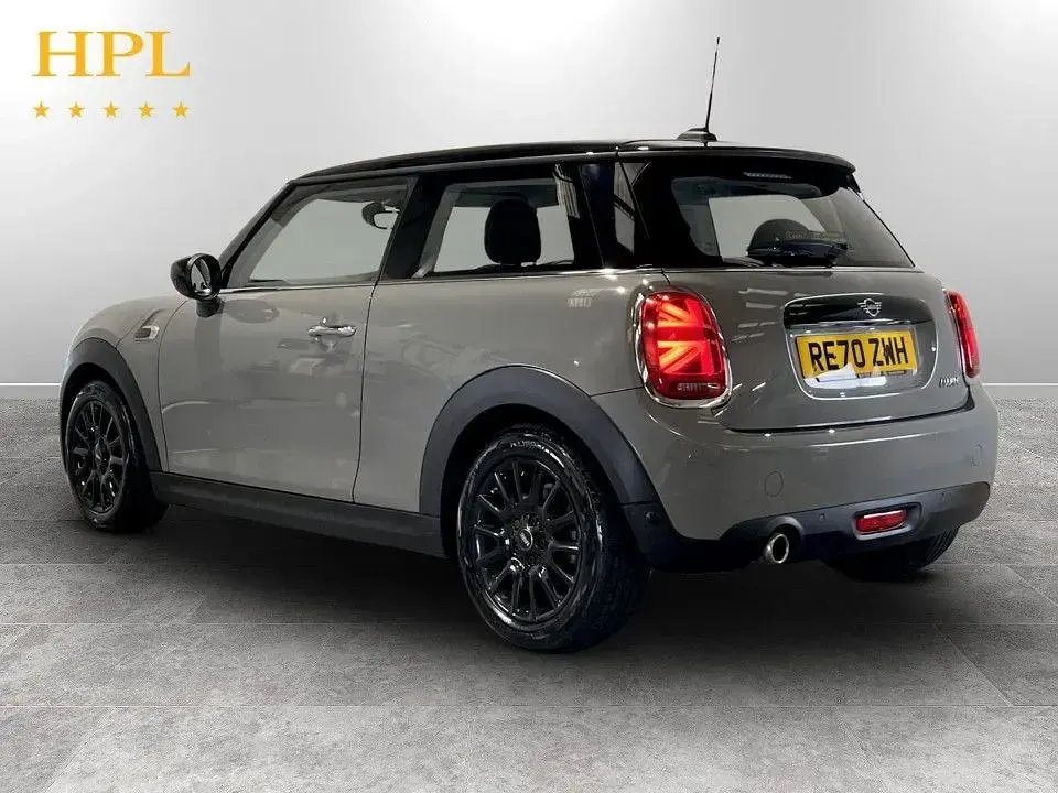 Usado Mini Cooper Classic 136 HP (100 kW) 2020 Cinzento Citadino