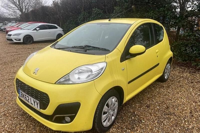 Used Peugeot 107 Active 68 HP (50 kW) 2012 Yellow Hatchback