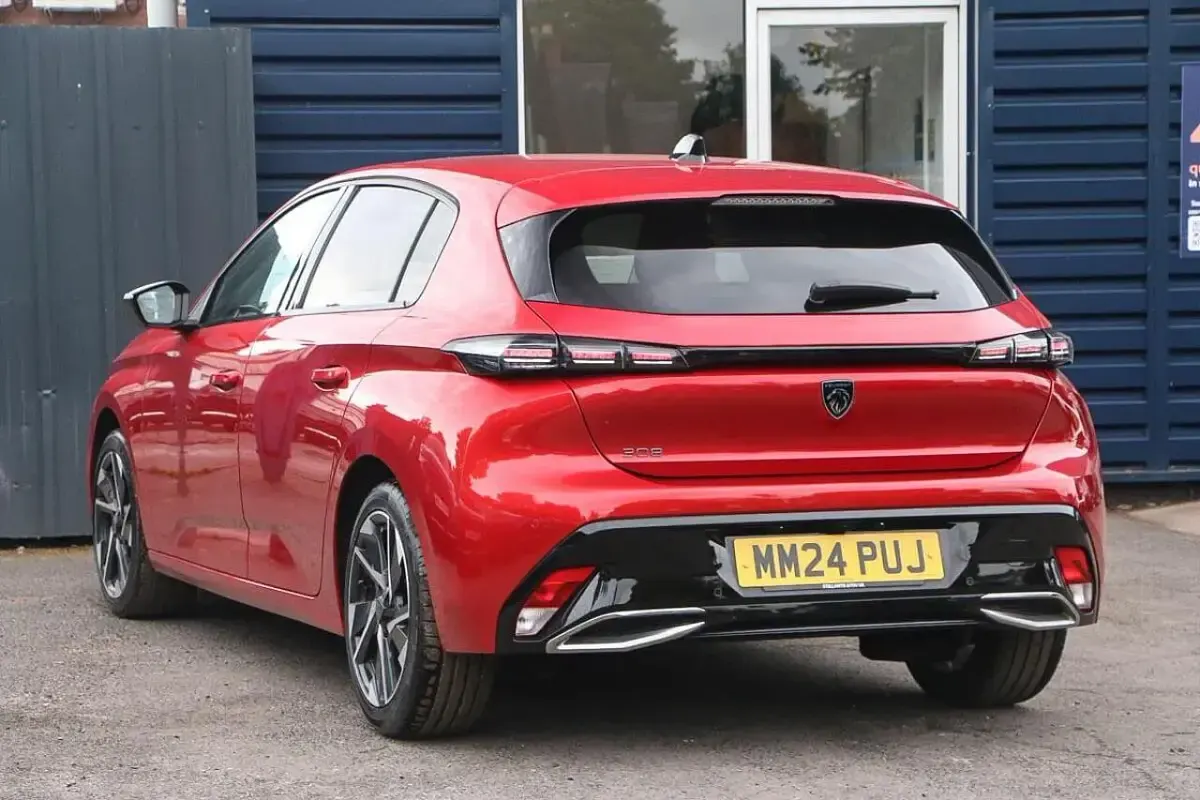 Used Peugeot 308 Allure 129 HP (94 kW) 2024 Red Hatchback