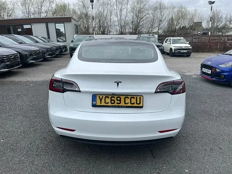 Begagnad Tesla Model 3 Standard Range Plus 177 kW (241 HK) 2019 Vit Sedan