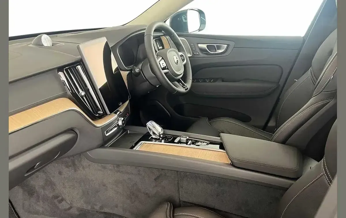 Used Volvo XC60 Ultra 455 HP (334 kW) 2025 Onyx black SUV