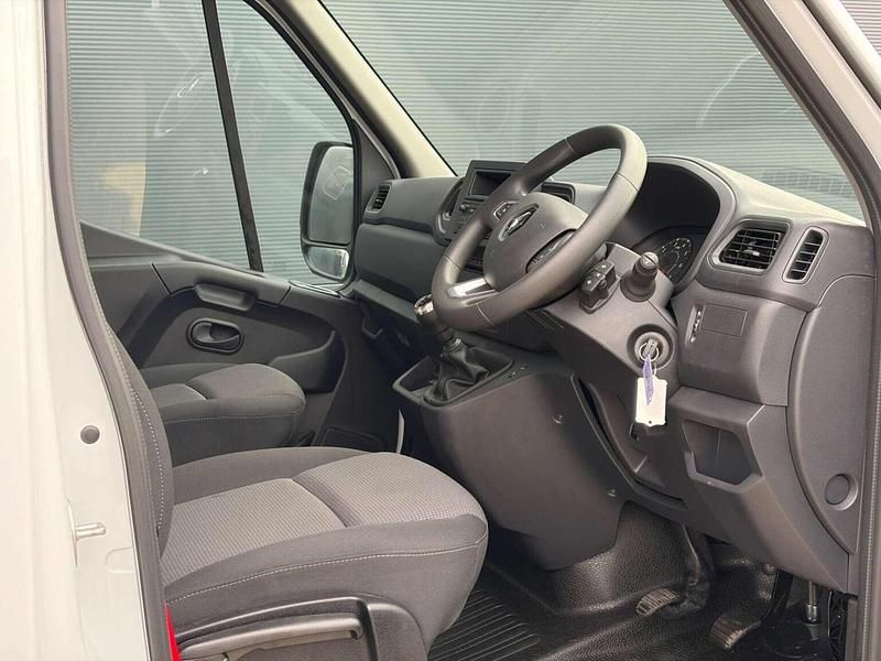 New Renault Master Business 2025 White MPV