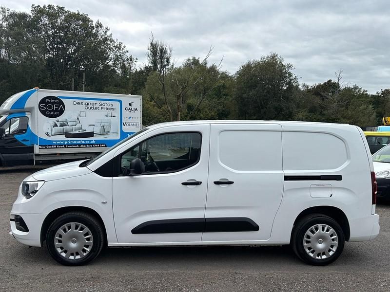 Used Vauxhall Combo Sportive 100 HP (73 kW) 2022 White MPV