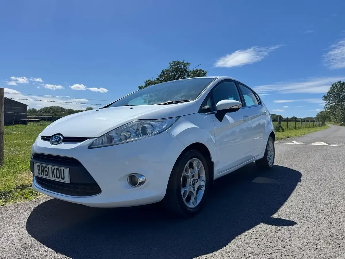 Used Ford Fiesta Zetec 2012 White Hatchback