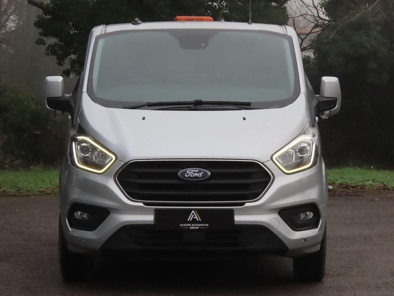 Begagnad Ford Transit Custom Limited 130 HK (95 kW) 2023 Silver Van