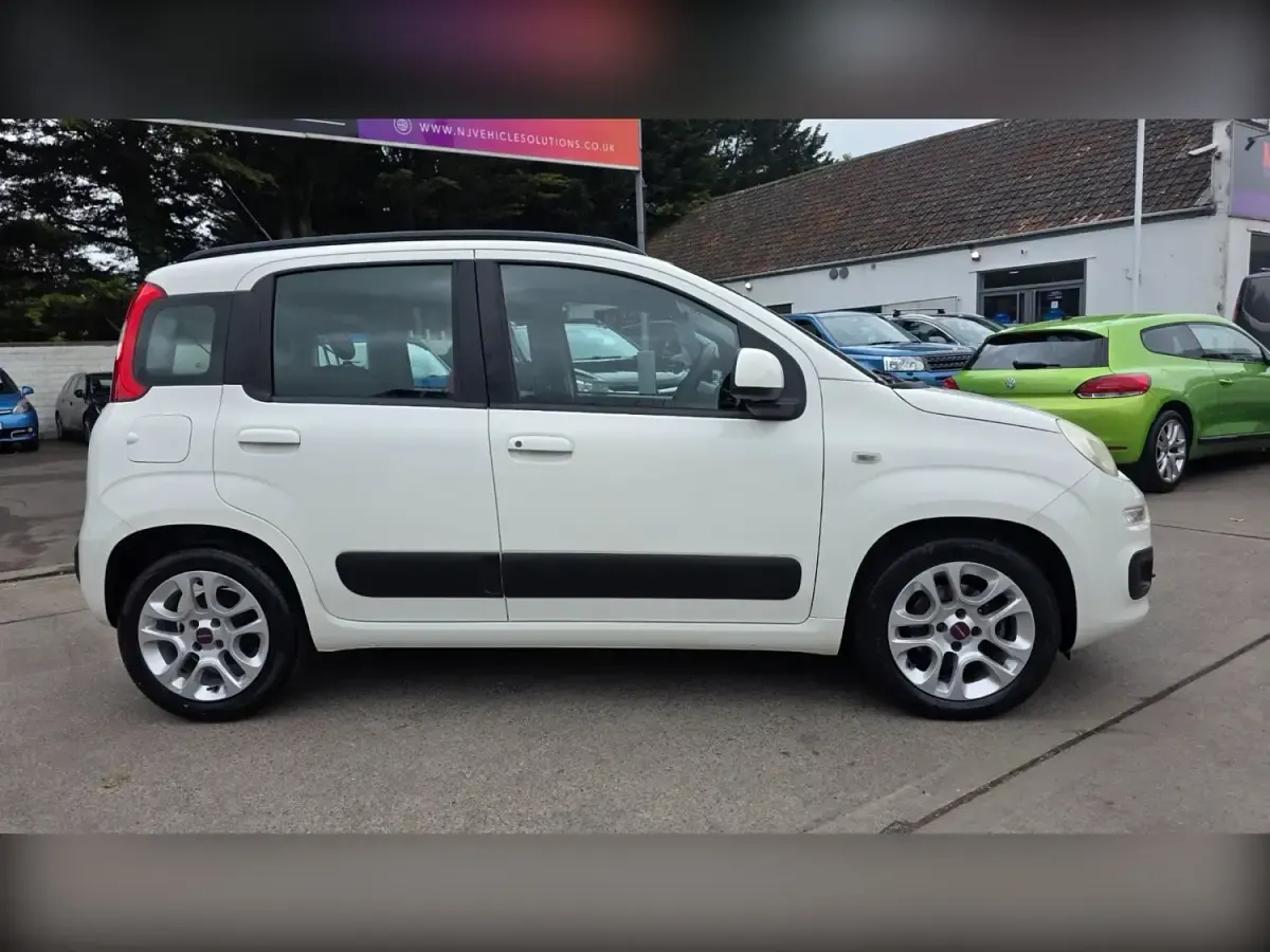 Begagnad Fiat Panda Lounge 75 HK (55 kW) 2013 Vit Halvkombi