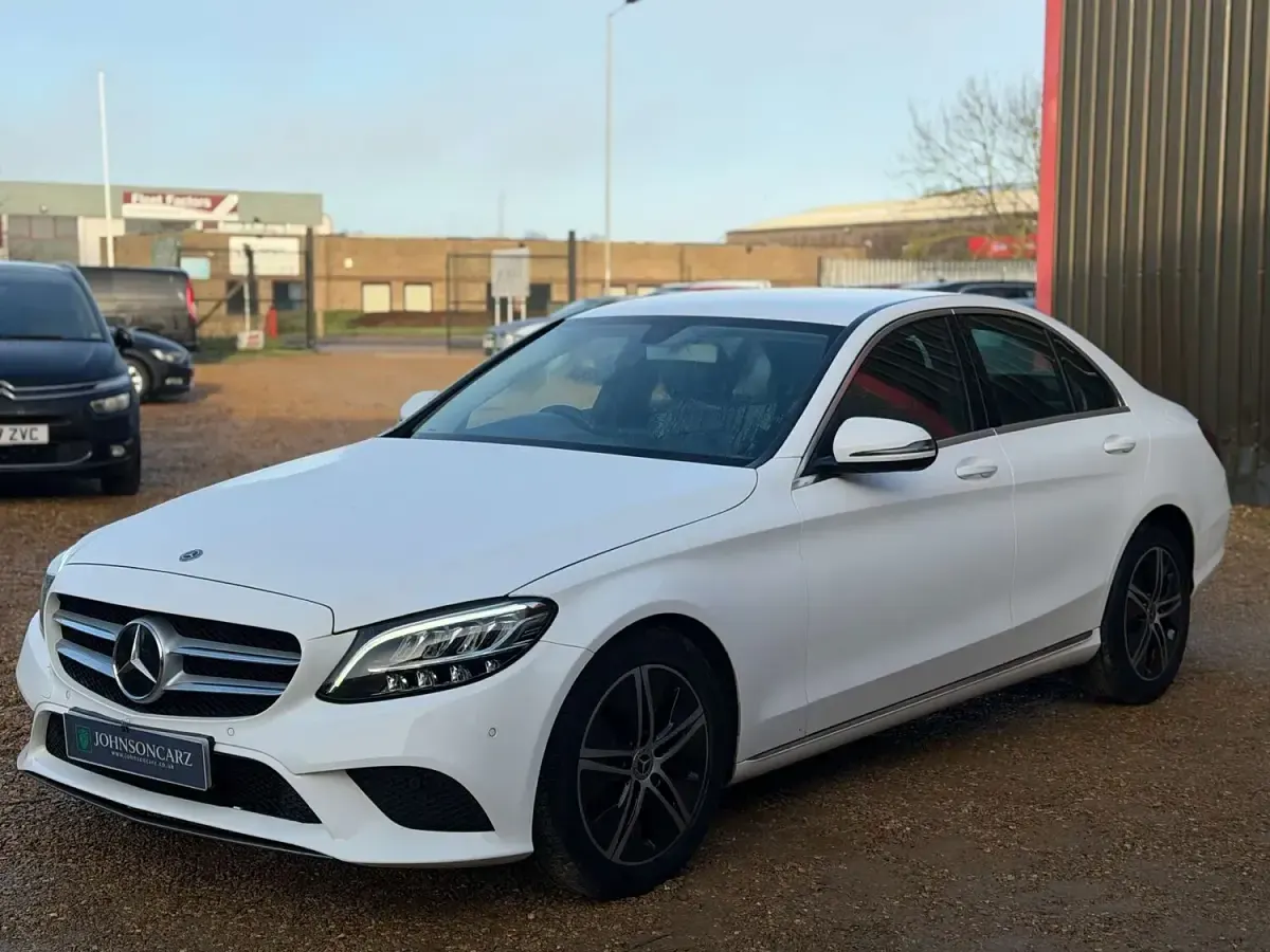 Used Mercedes C220 194 HP (142 kW) 2018 White Sedan