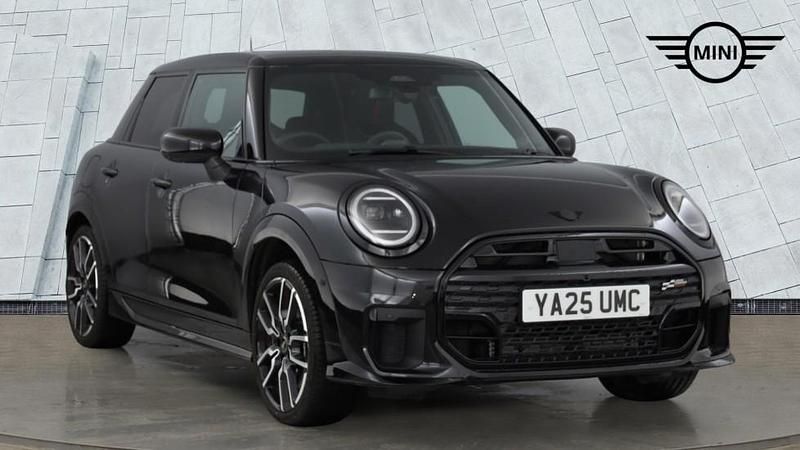 Usado Mini Cooper Hatch 113 kW (154 HP) 2025 Preto Citadino