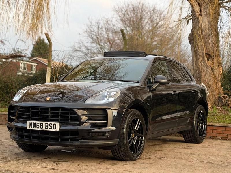 Used Porsche Macan 245 HP (180 kW) 2018 Black SUV