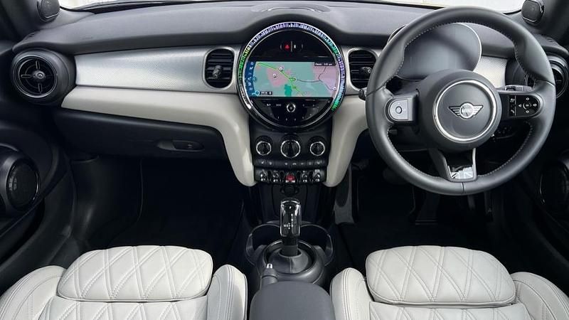 Used Mini Cooper Exclusive 134 HP (98 kW) 2023 Yellow Hatchback