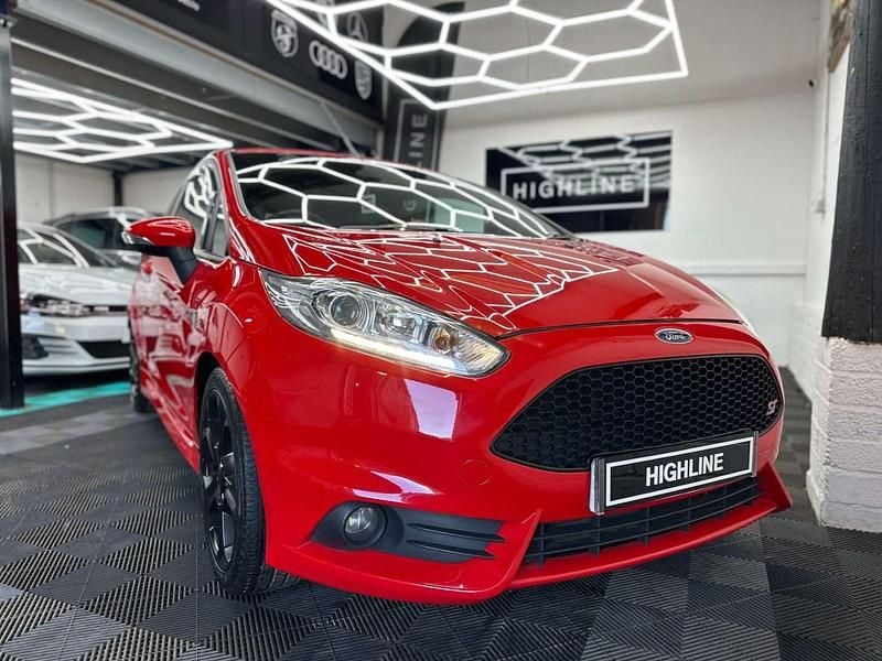 Used Ford Fiesta ST 182 HP (133 kW) 2017 Red Hatchback