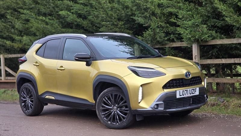 Second-hand Toyota Yaris Hybrid 2022 Galben Hatchback