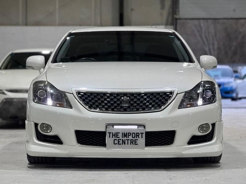 Used Toyota Crown 2008 White Sedan