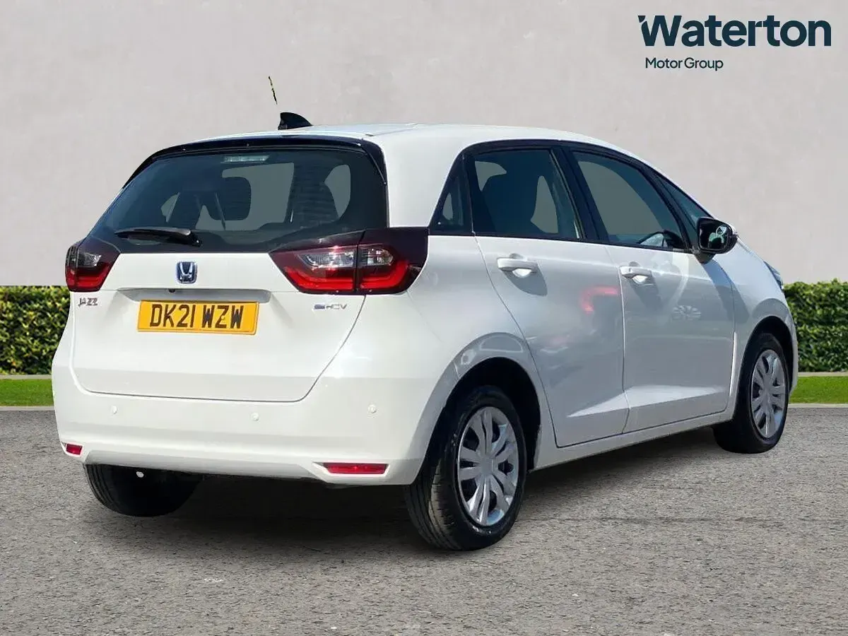 Used Honda Jazz Hybrid 109 HP (80 kW) 2021 White Hatchback
