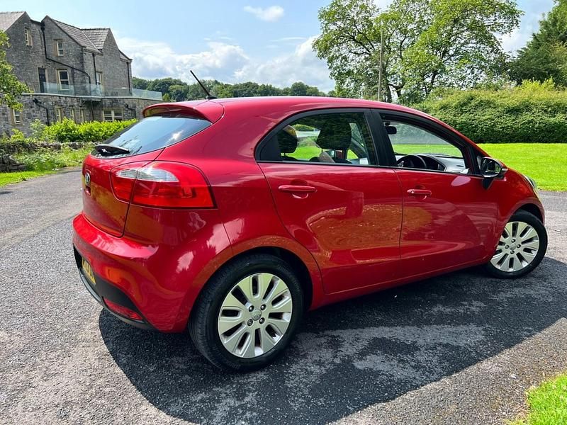 Used Kia Rio 2013 Red Hatchback