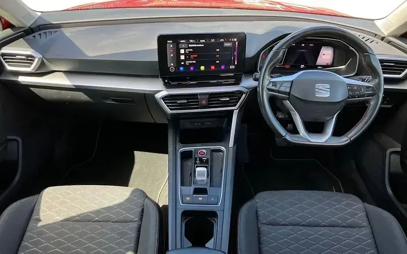 Used Seat Leon FR 150 HP (110 kW) 2022 Red Estate