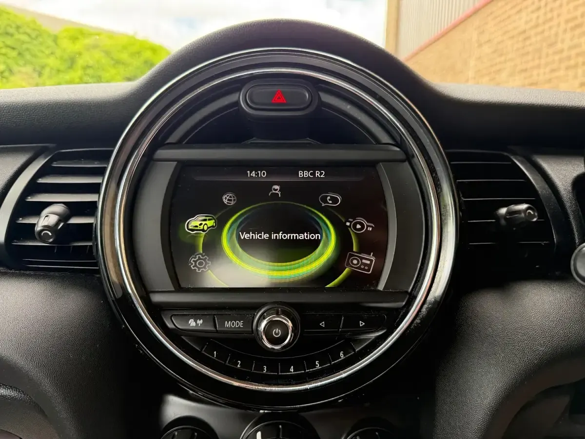 Used Mini ONE Hatch 102 HP (75 kW) 2015 White Hatchback