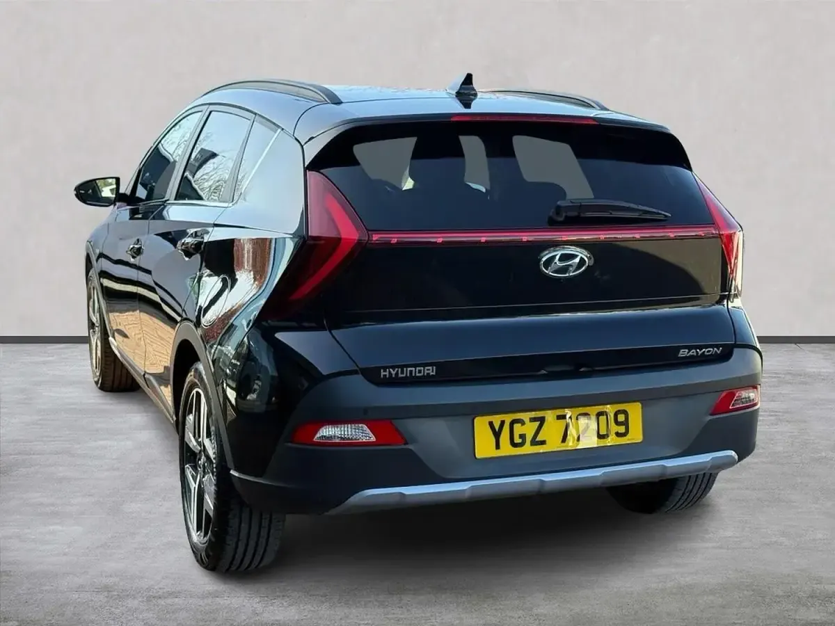 Usado Hyundai Bayon Premium 100 HP (73 kW) 2023 Preto SUV
