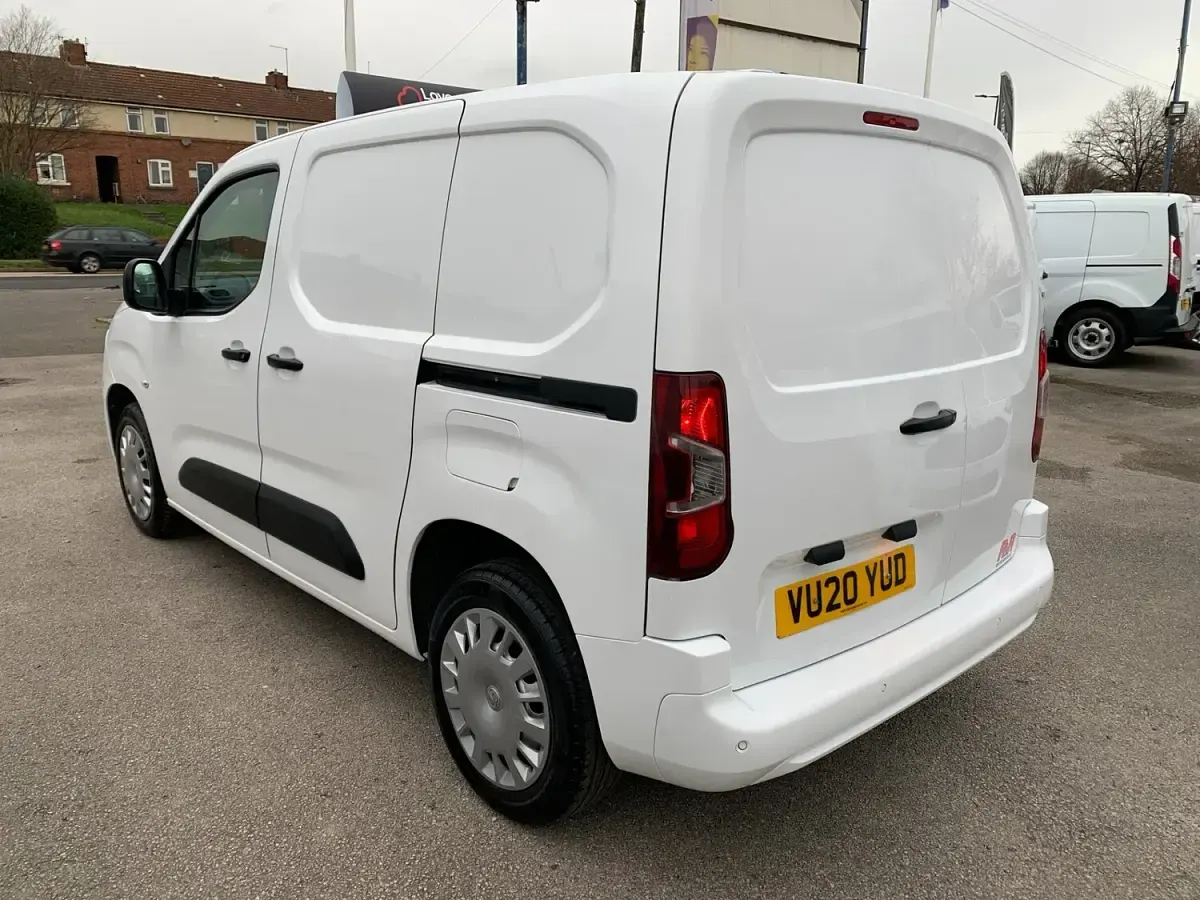Used Vauxhall Combo Sportive 100 HP (73 kW) 2020 White Van