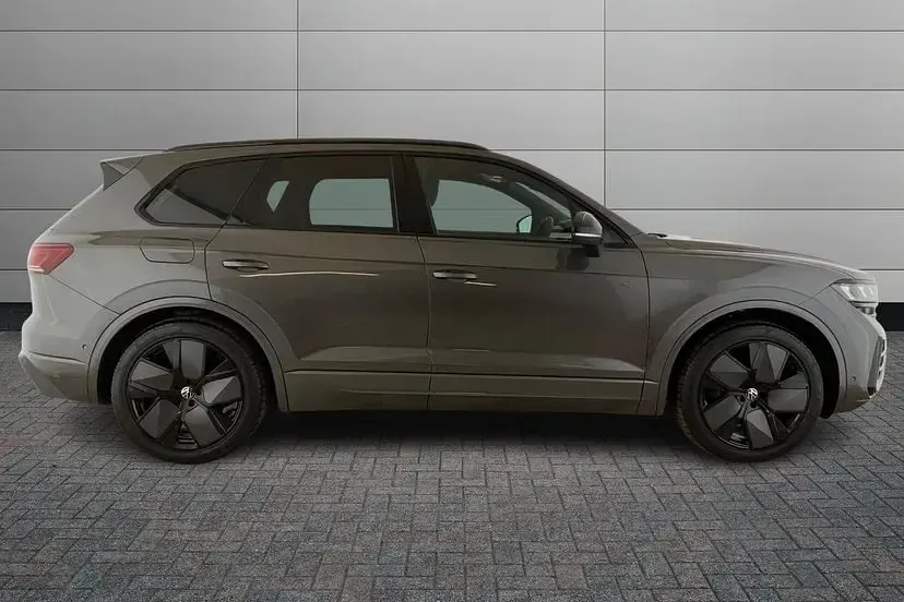 New VW Touareg Edition 286 HP (210 kW) 2026 Silicon grey SUV