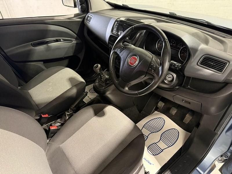 Used Fiat Doblò Lounge 95 HP (69 kW) 2016 Blue MPV