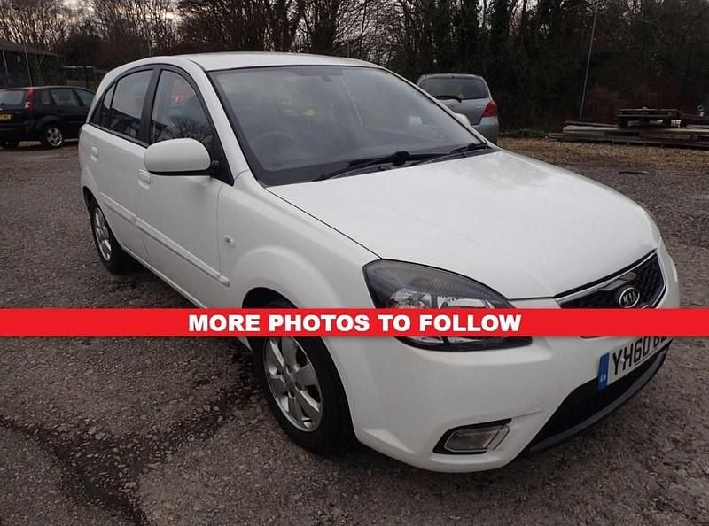 Used Kia Rio 95 HP (69 kW) 2010 White Hatchback