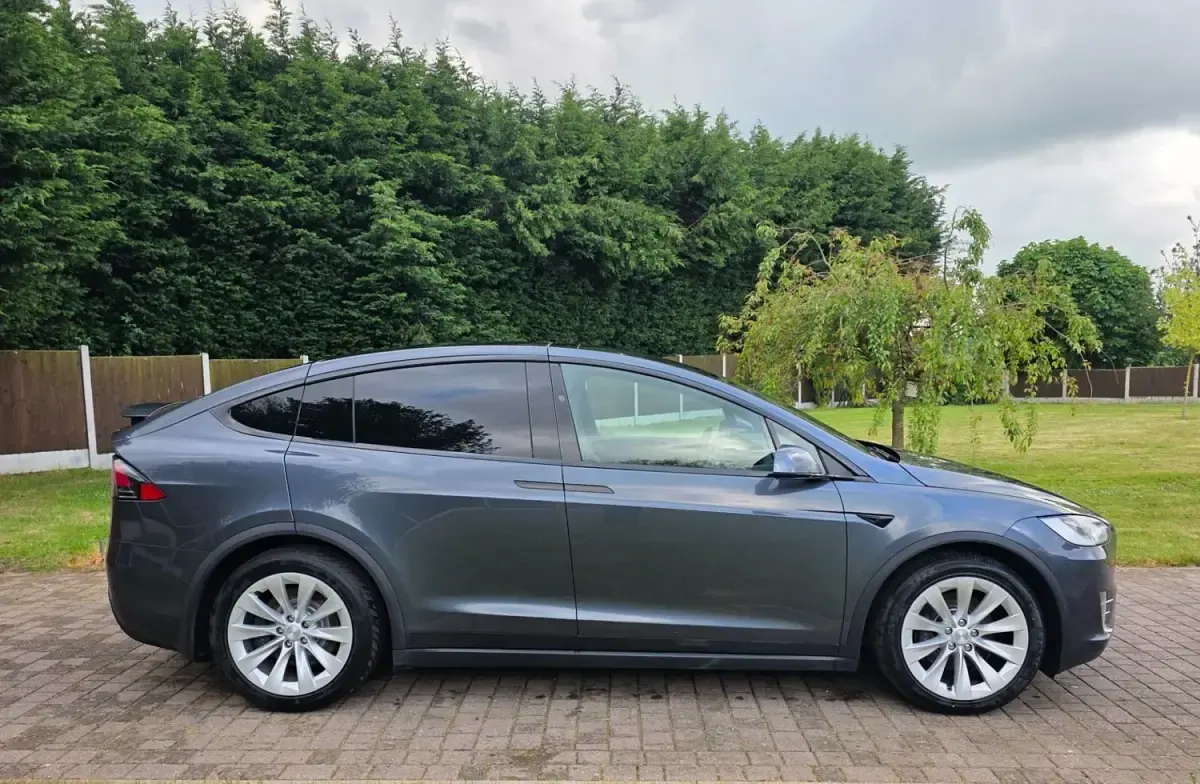 Używany Tesla Model X Long Range AWD 397 kW (541 KM) 2020 Szary SUV