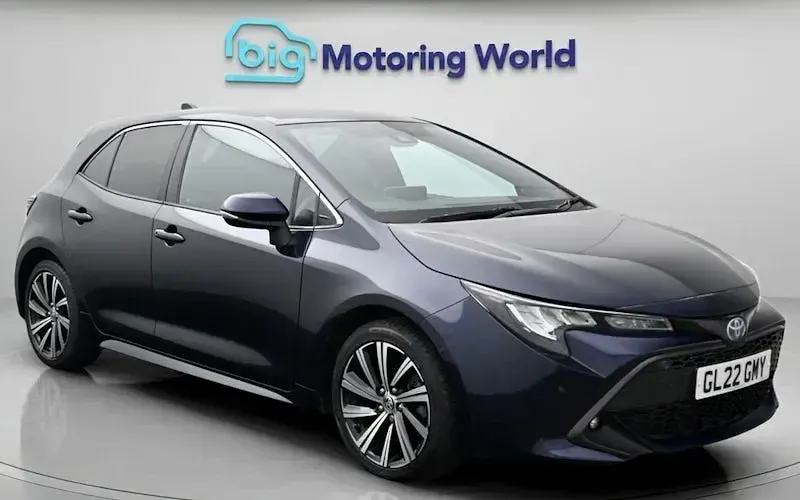 Begagnad Toyota Corolla Design 122 HK (89 kW) 2022 Halvkombi